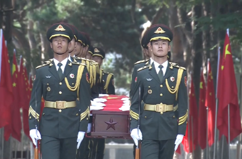 鸣枪12响致敬志愿军烈士！山河已无恙，忠骨请安息！