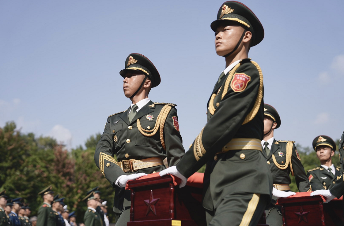 今天，为什么我们要以最高礼遇迎接英雄？