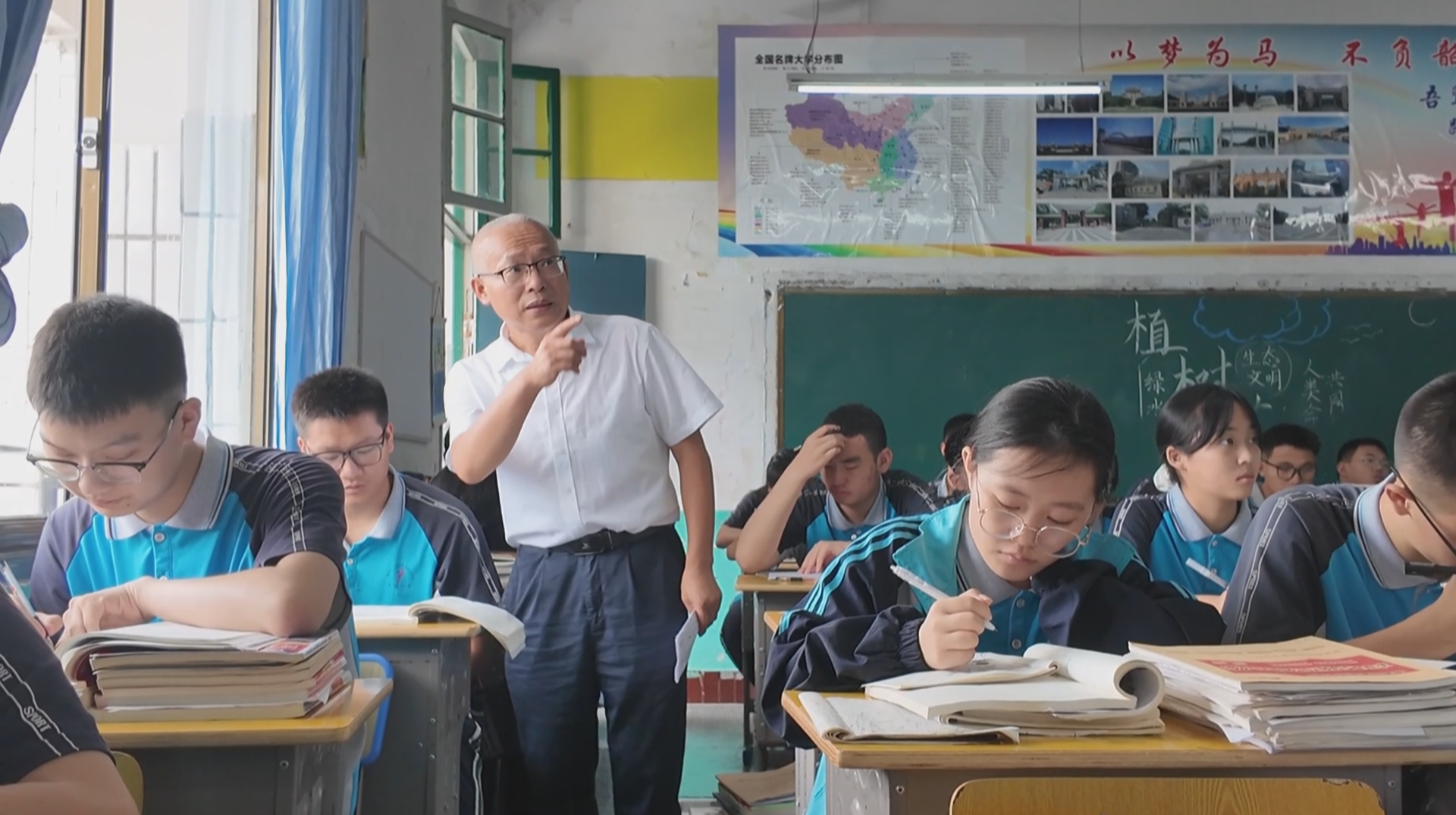 最美教师石家文：三十载躬耕育桃李