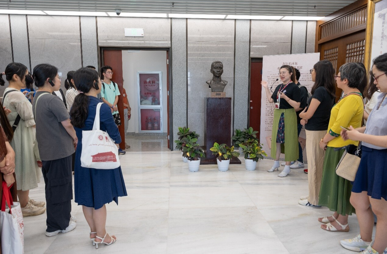 愿做深扎在高校沃土中的红色根系——高校“双带头人”教师党支部书记“强国行”专项行动一周年工作进展综述