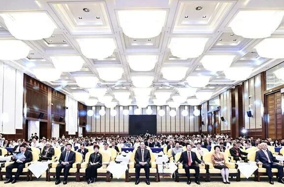 第十七届湘台会在长开幕 毛伟明潘贤掌洪秀柱致辞