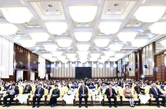 第十七届湘台会在长开幕 毛伟明潘贤掌洪秀柱致辞