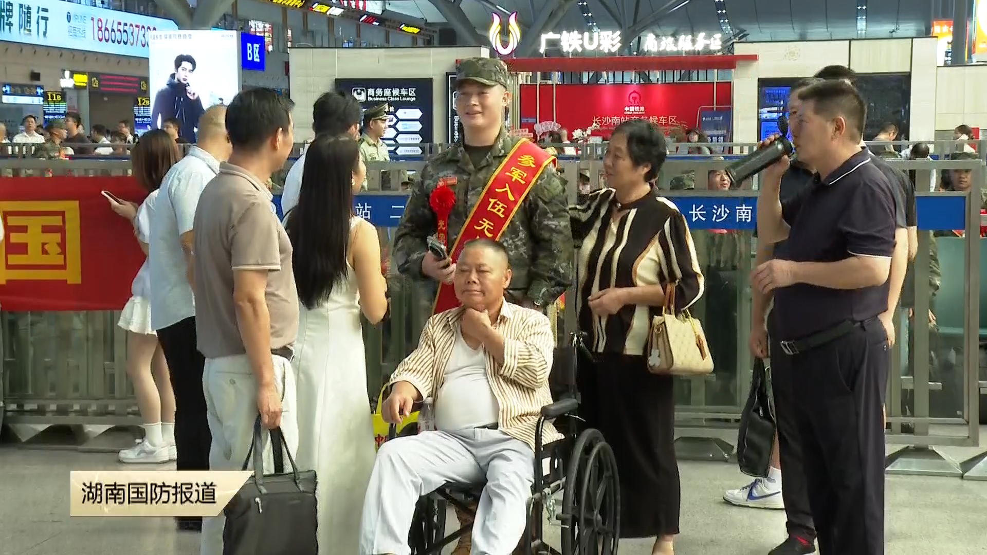 高铁站救治旅客的新兵找到了 原来他背后的故事更感人