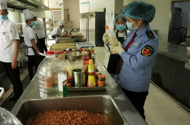 完善校园餐监管 守护学生“舌尖上的安全”