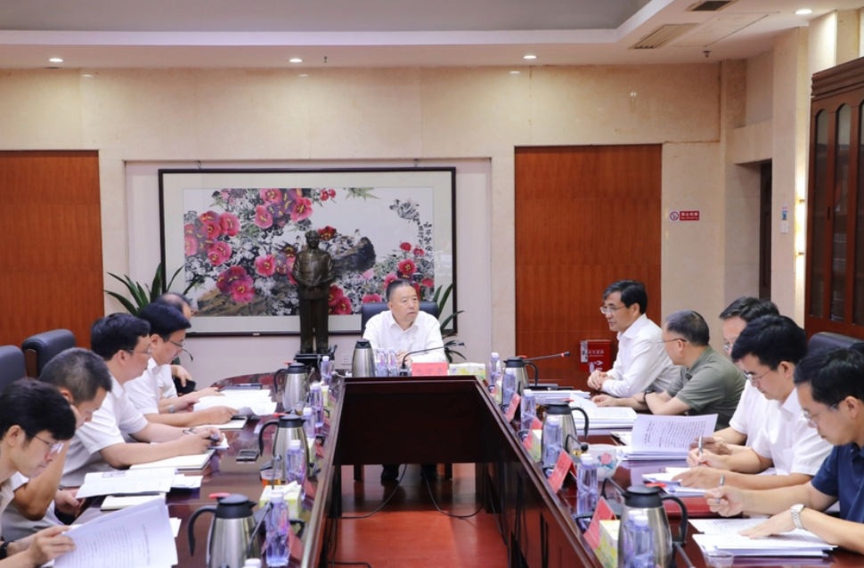 毛万春在省人社厅调研 吸引更多人才来湘留湘发展