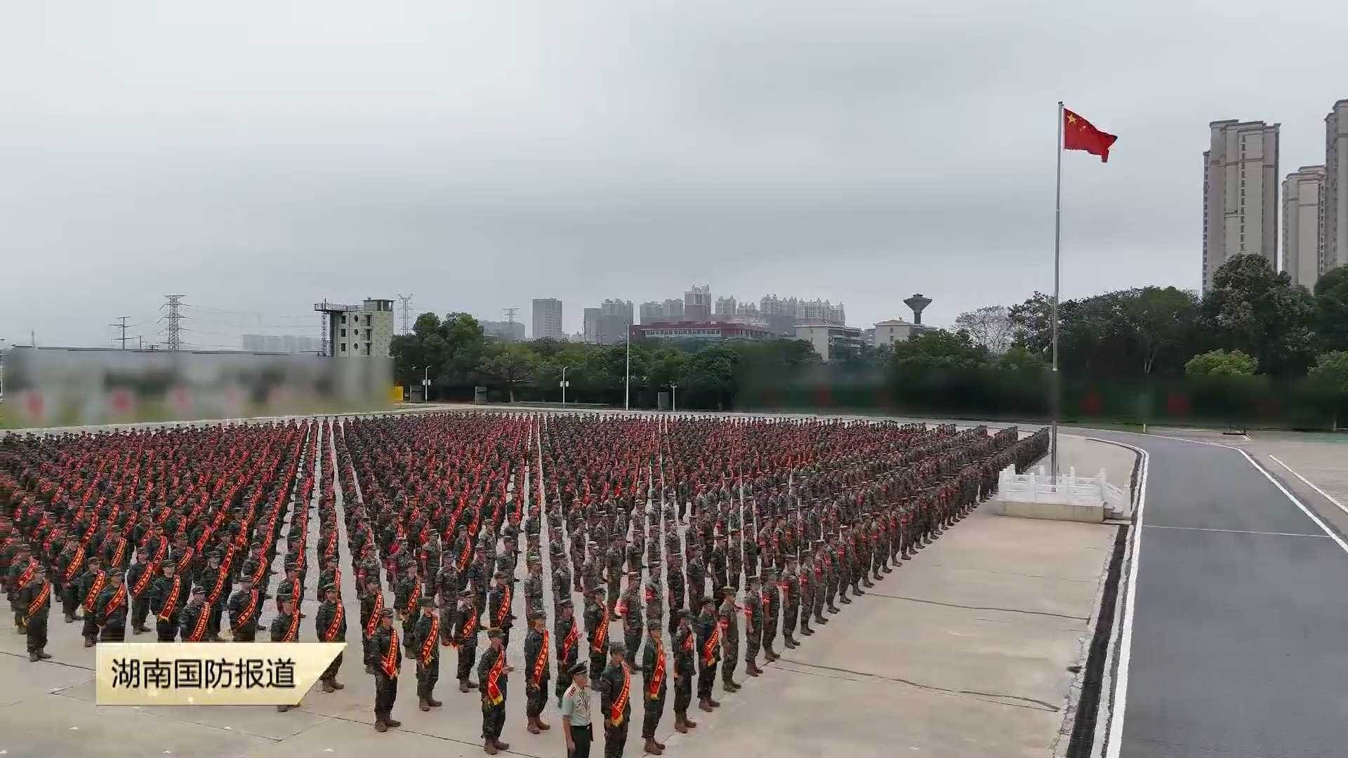 新兵入列！ 武警湖南总队新兵团举行2025年度下半年入伍新兵欢迎仪式