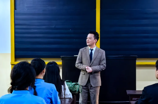 这堂沉浸式大思政课，再现“恰同学少年”