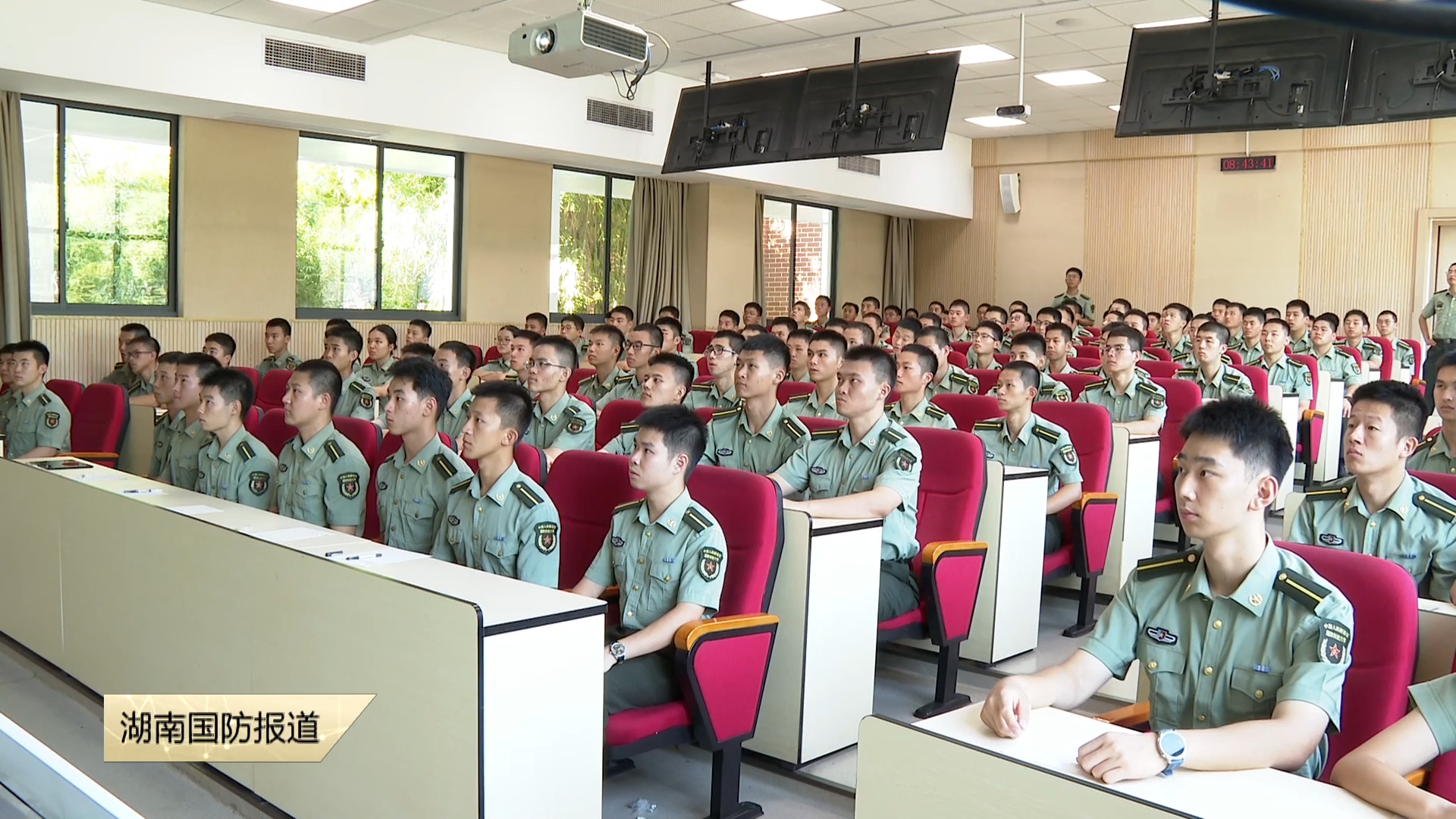 国防科技大学官兵视频对话“夜袭阳明堡模范连”