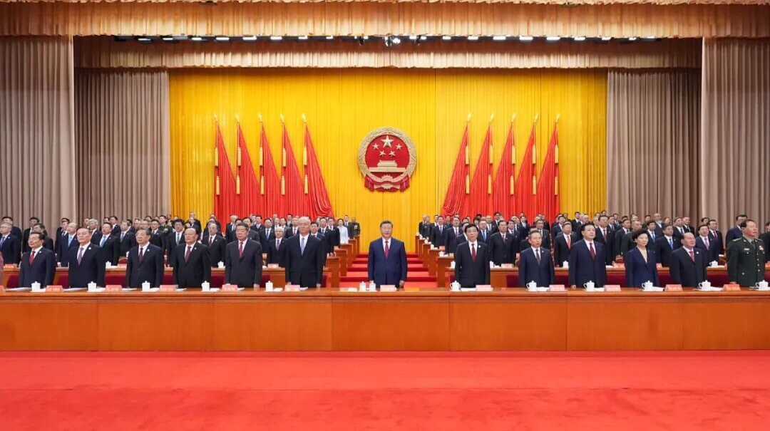 新疆维吾尔自治区成立70周年庆祝大会隆重举行 习近平出席大会