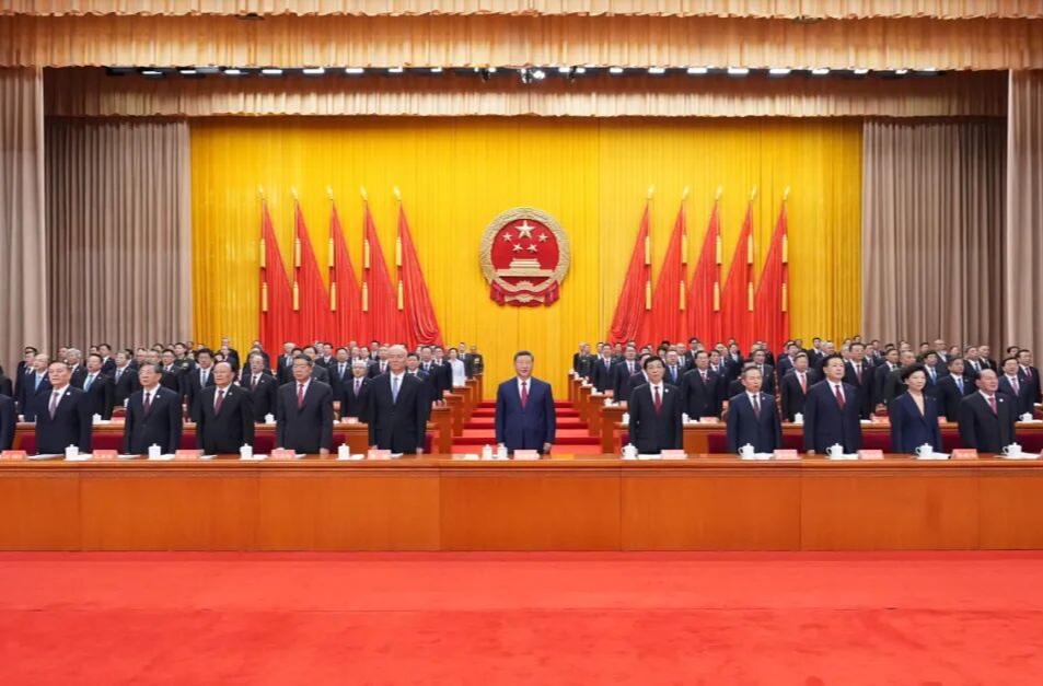 新疆维吾尔自治区成立70周年庆祝大会隆重举行 习近平出席大会
