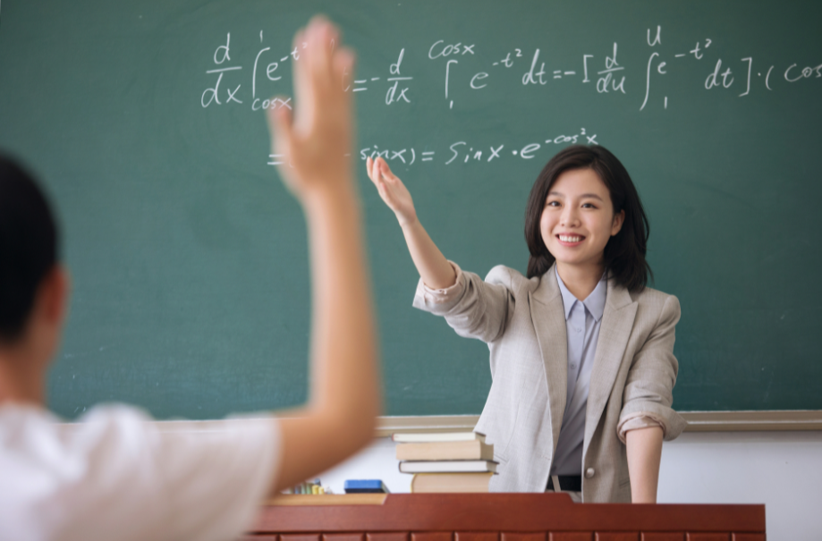 班主任不好当?多方“撑腰”让岗位有奔头、有温度