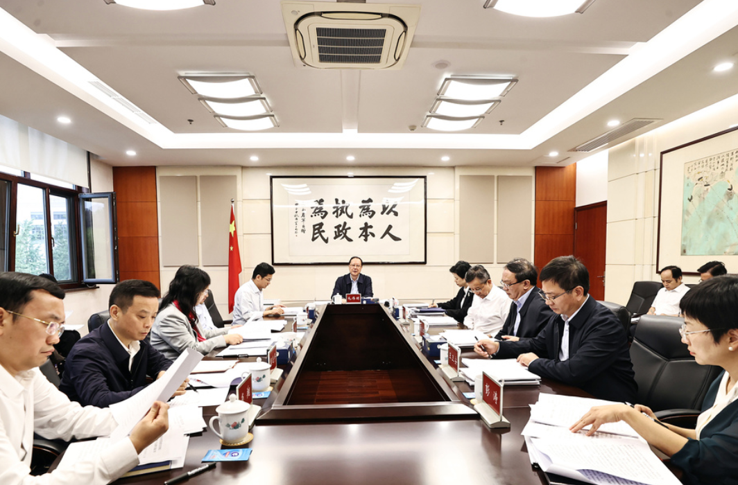 毛伟明专题研究“人工智能+”行动方案