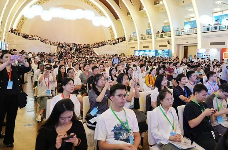 湖南赴上海揽才，把“C位”让给高校学子