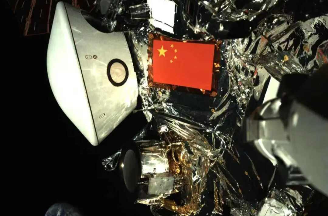 五星红旗与地球同框，国家航天局发布天问二号最新影像