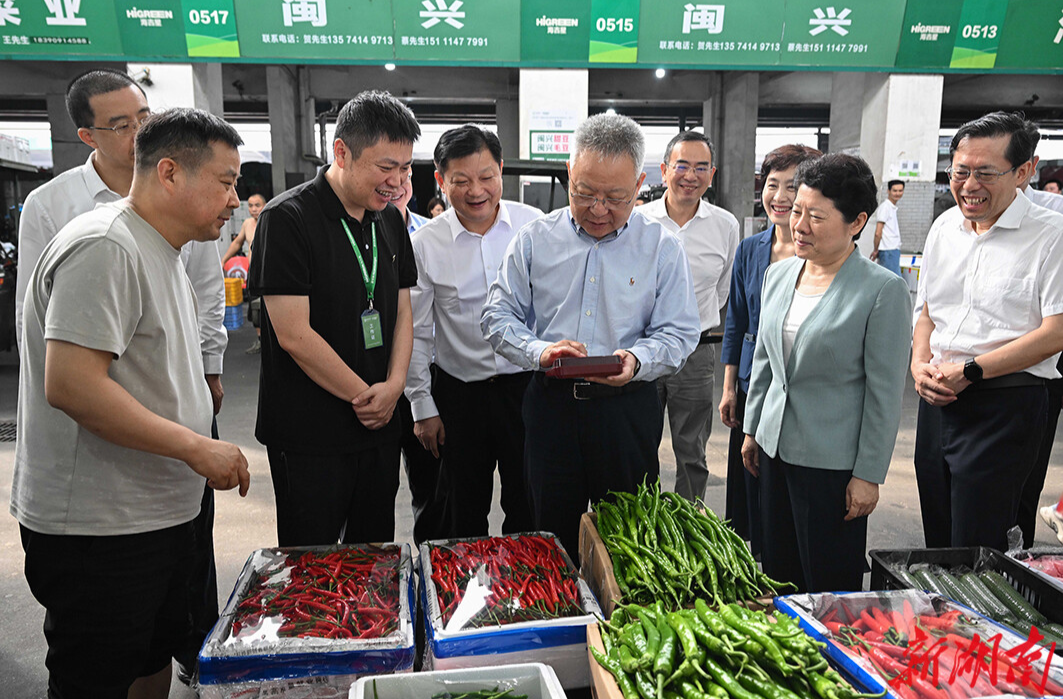 沈晓明检查节假日期间城市运行安全及市场保供情况