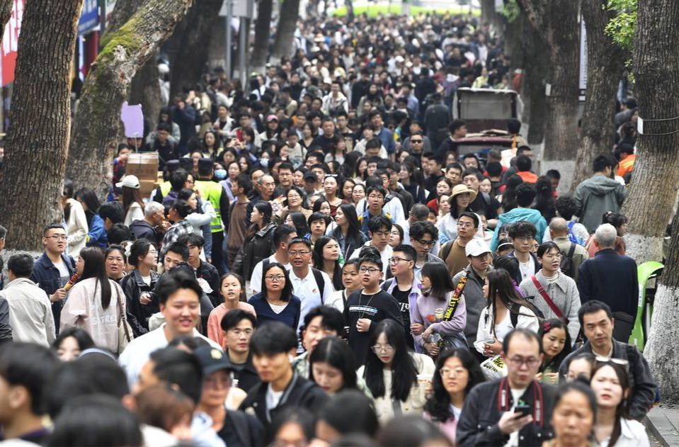 双节假期首日，湖南客流超1000万