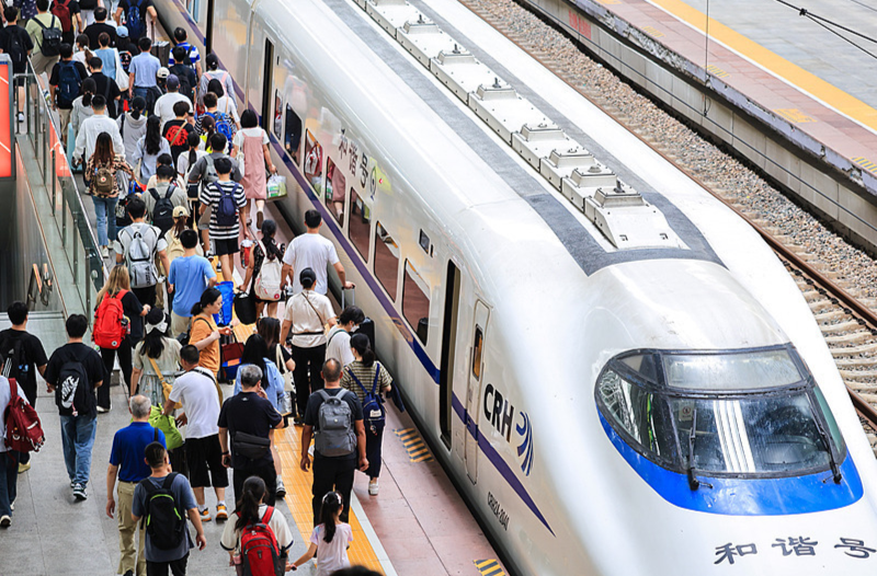 假期第5日 全社会跨区域人员流动量预计超2.9亿人次