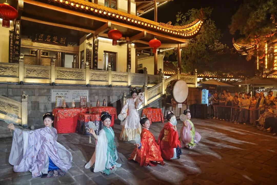 国庆假期第七天，湖南客流1596.02万人次