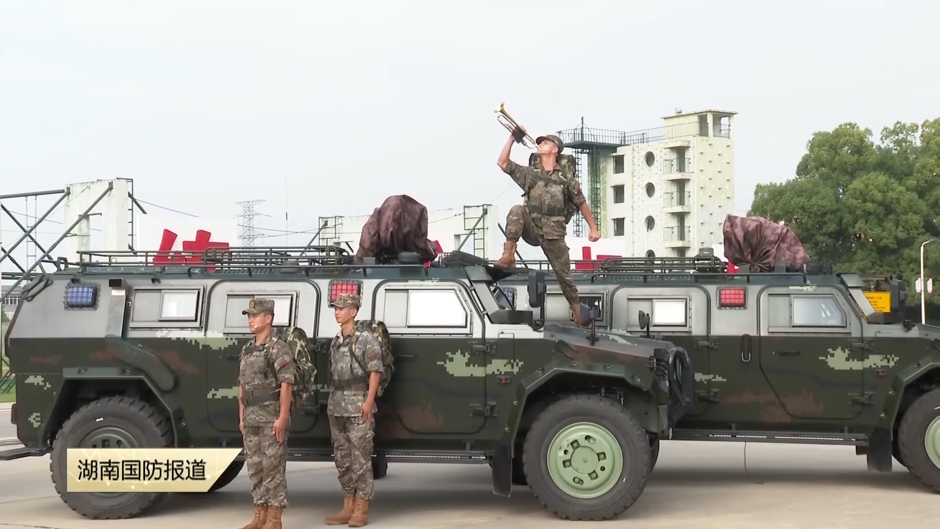 文艺轻骑赴军营 真情慰问暖兵心——武警湖南总队“潇湘星火”文艺小分队走近新战友