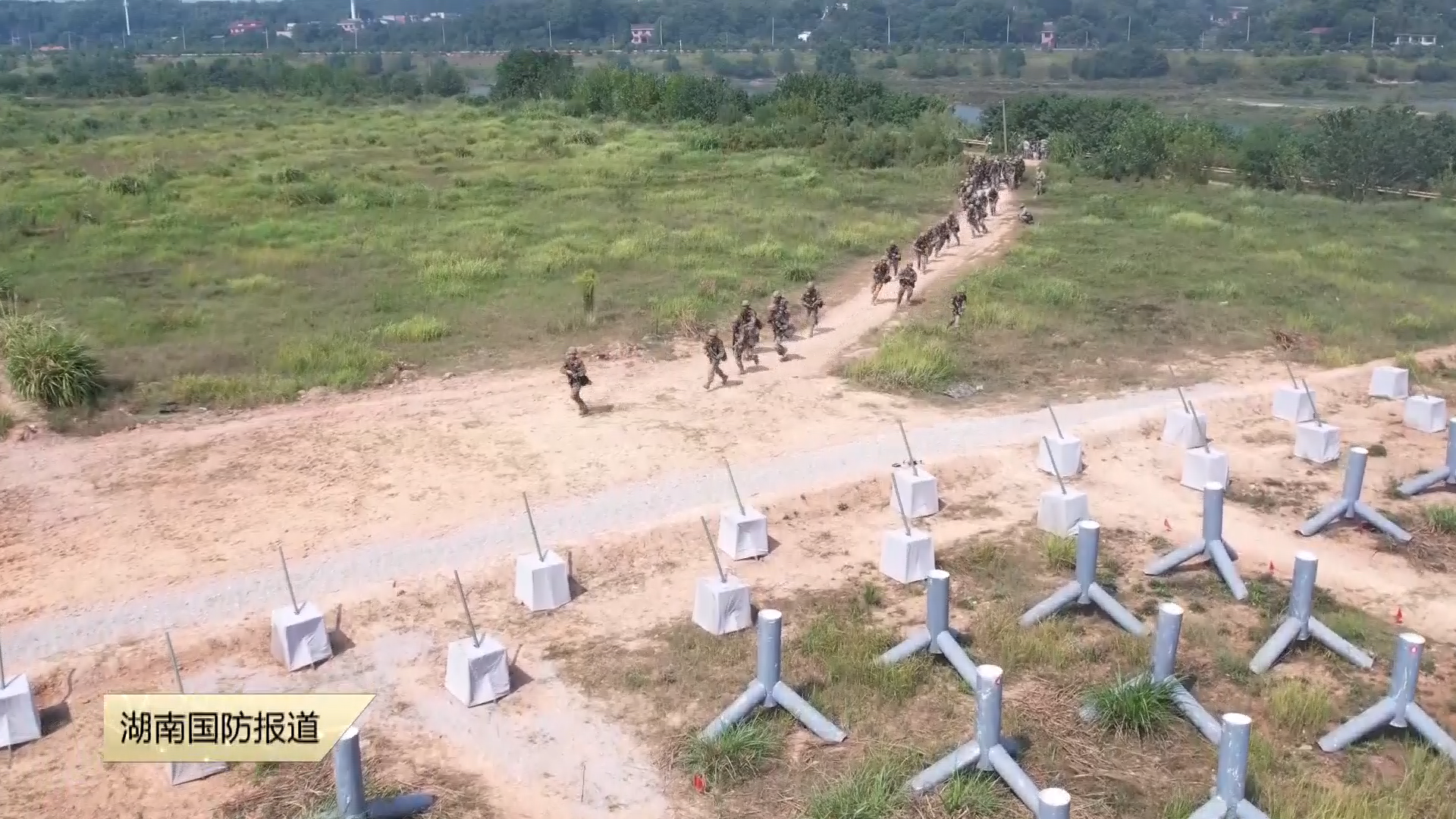 国防科技大学军人新学员开展军事技能科目综合演练