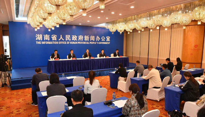 五年来，湖南建成101所芙蓉学校、100所“徐特立项目”学校