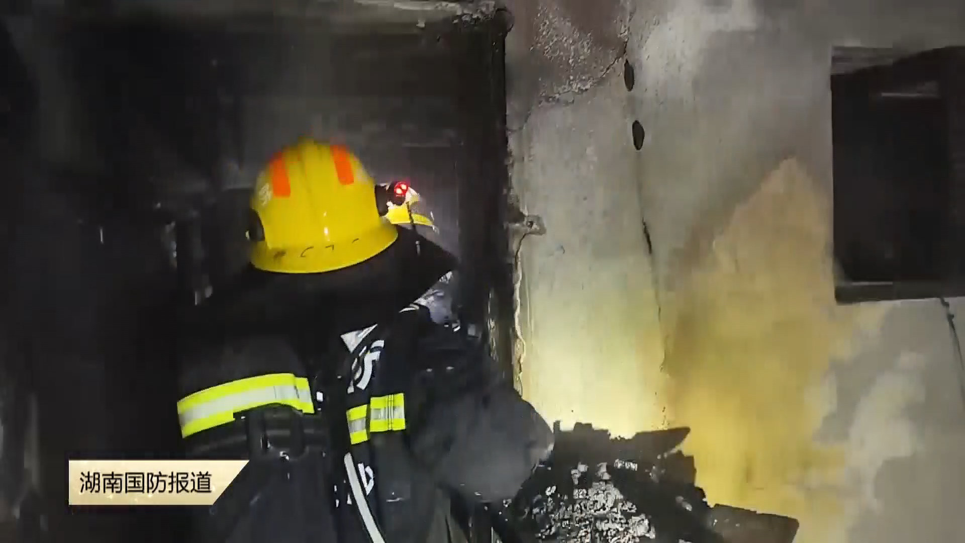 烈火中的生命救援——长沙望城消防深夜成功营救6名被困群众