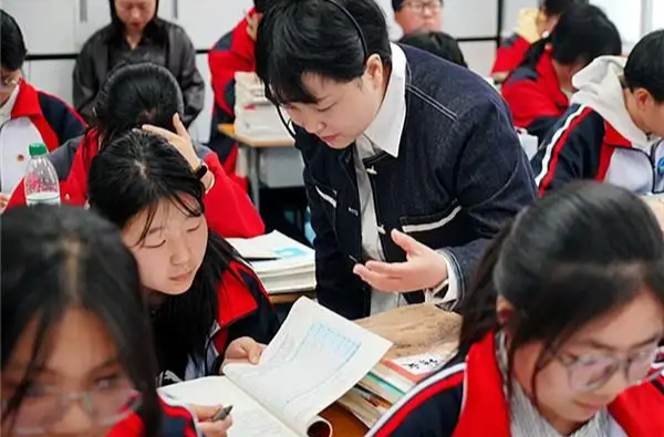 加速推进县中振兴，背后有怎样的战略考量？