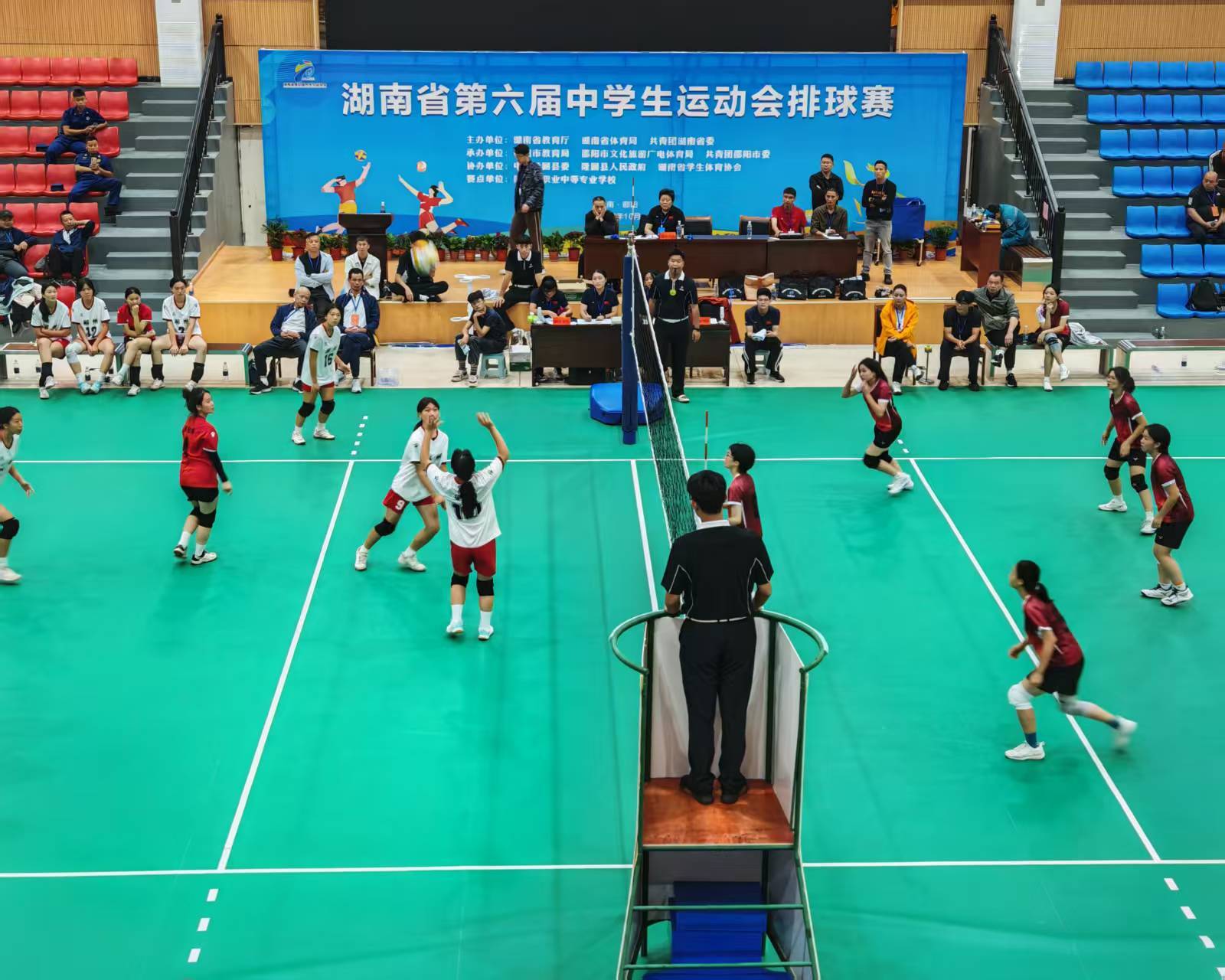 湖南省第六届中学生运动会排球项目今日在邵阳隆回开赛！