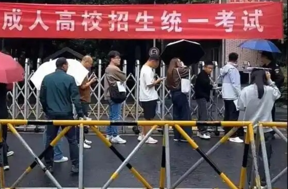 12.55万人报考！湖南省2025年成人高校招生考试顺利举行
