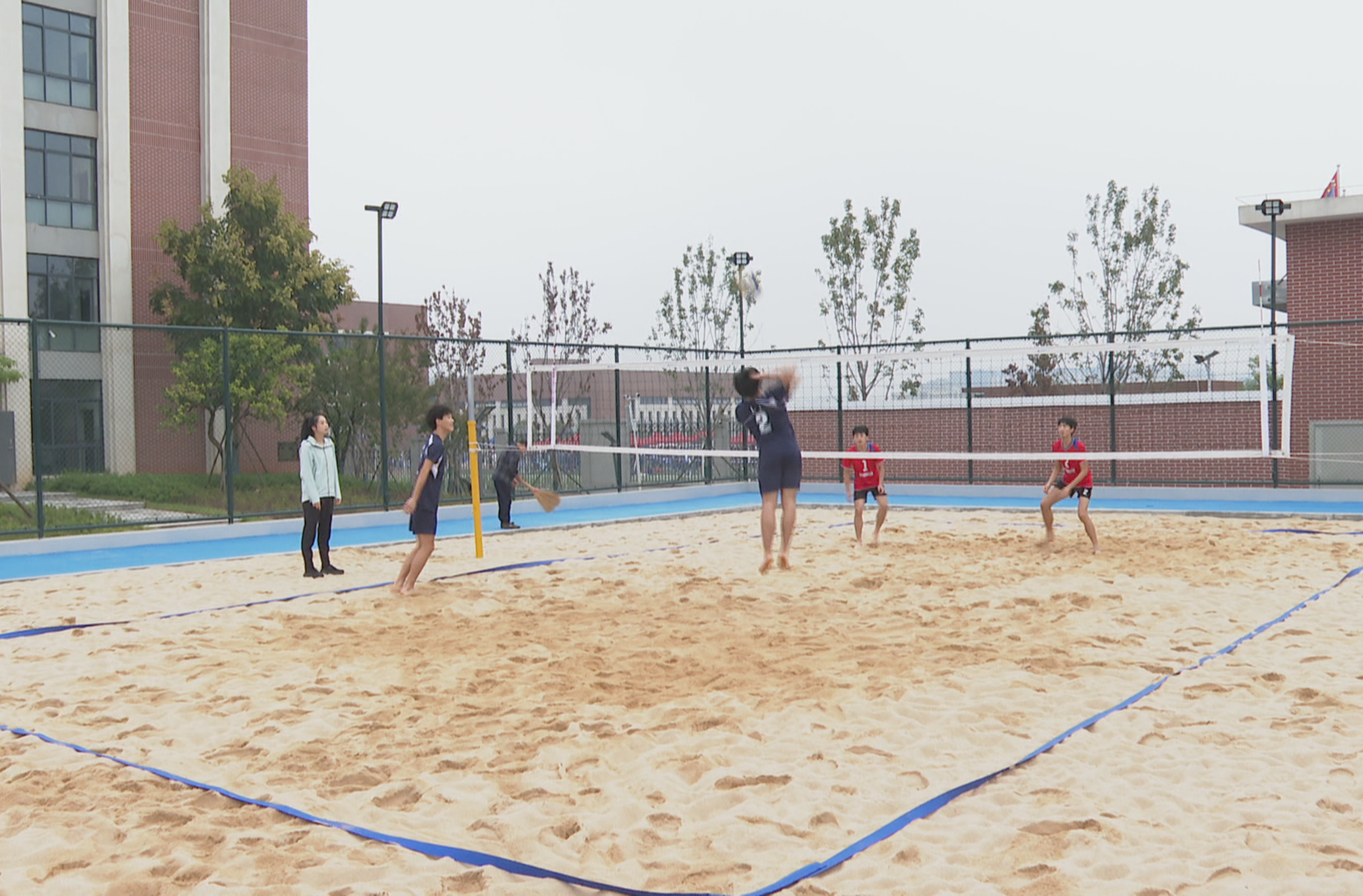 湖南首个校园沙滩排球项目落户长沙