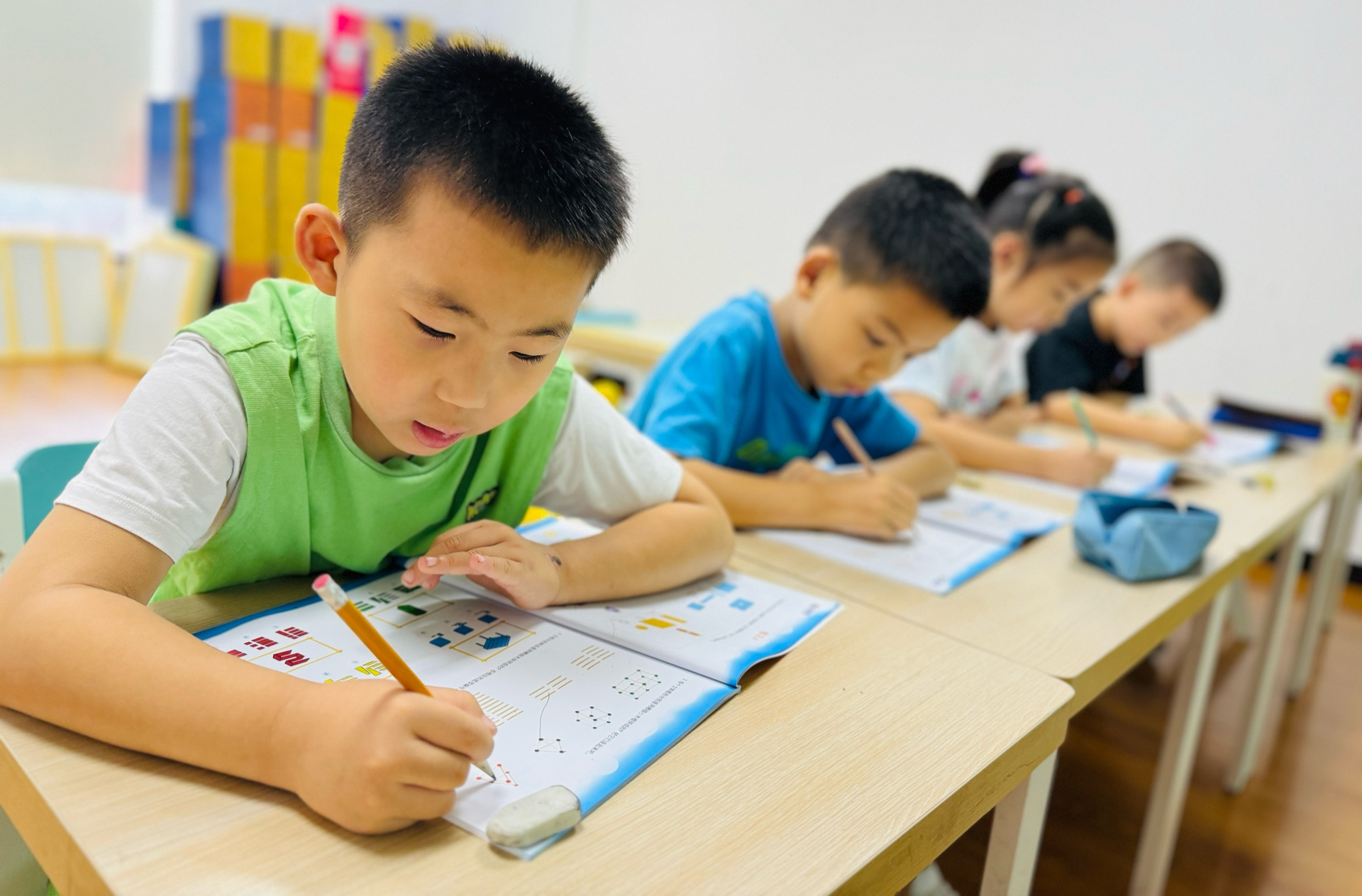 为“超前学习”降温,还孩子快乐童年