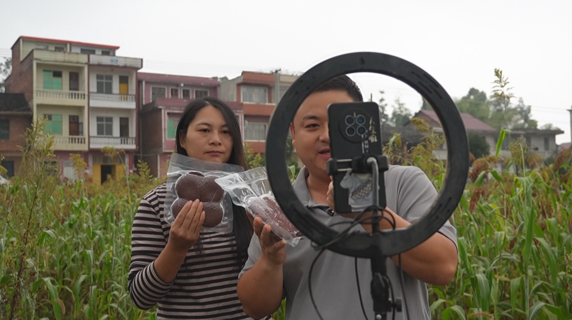 “创”享青春 “湘”当有为：回乡创业 大学生夫妻让乡愁“辣”出致富路