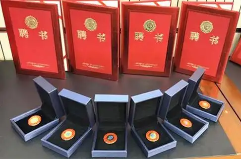 打好校友“牌”