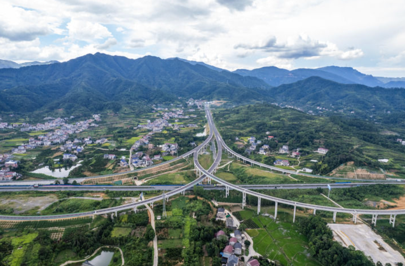 为基本实现社会主义现代化而共同奋斗——一论学习贯彻党的二十届四中全会精神