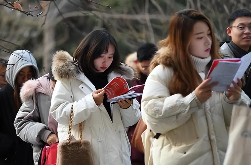 招录年龄放宽 2026年国考报名人数创新高