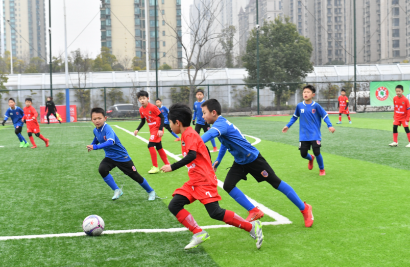 湖南青少年校园足球活动扩面：特色学校+营地活动  让足球“人人可参与”
