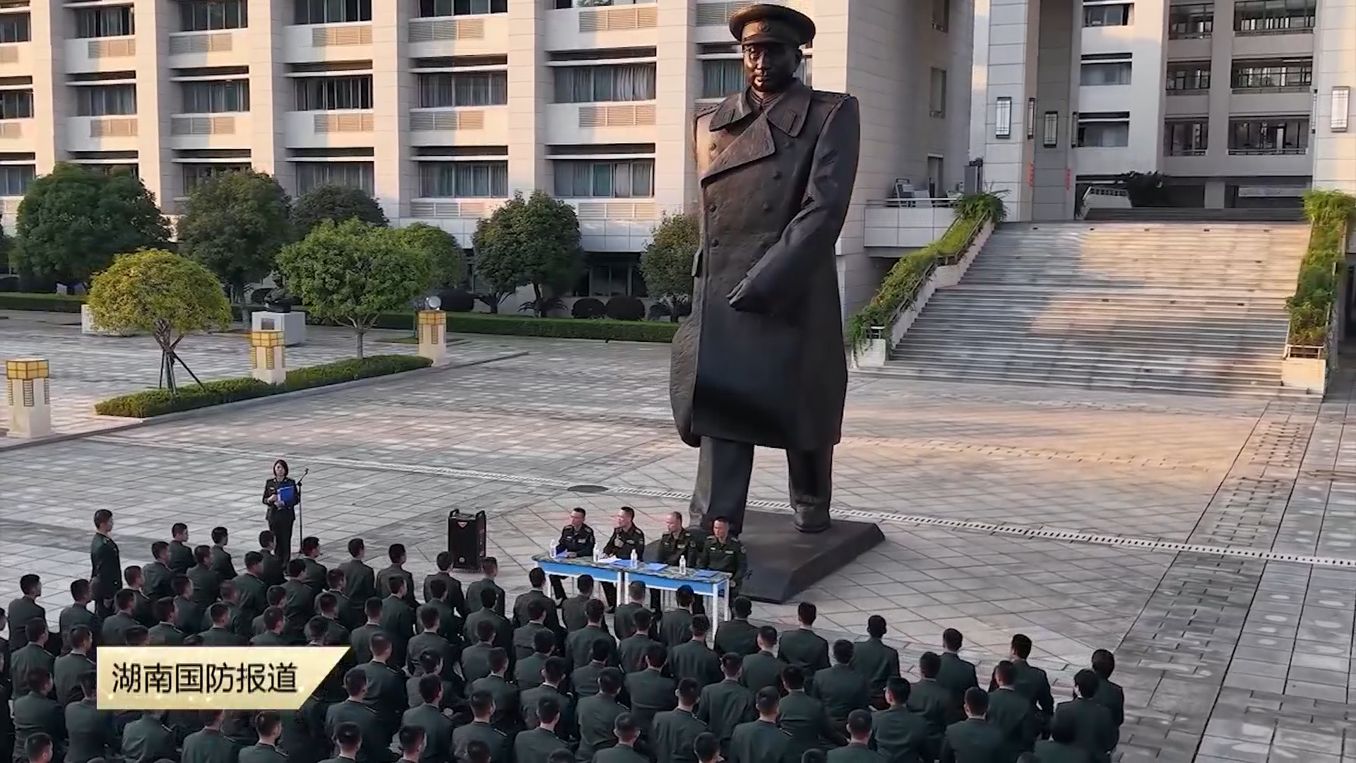 “最美新时代革命军人”回母校 激励学员矢志科技强军