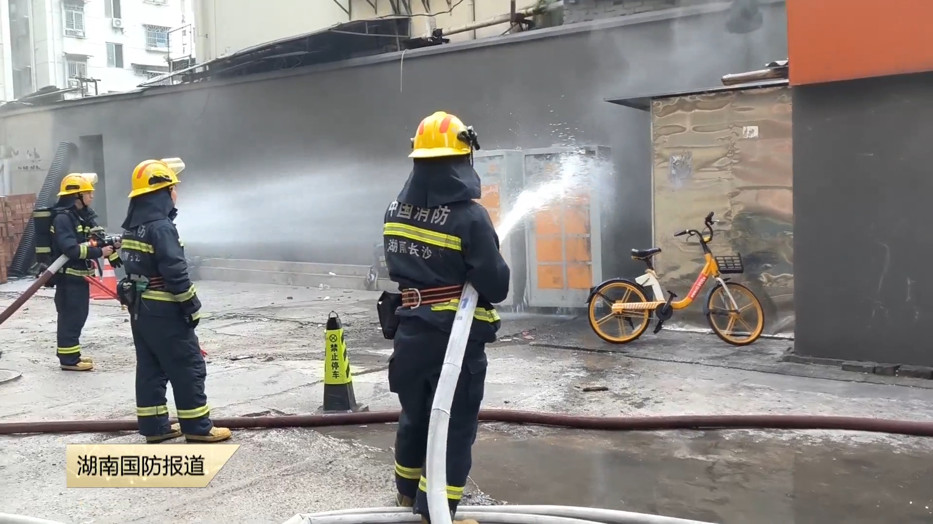 长沙充电柜火情敲响警钟--莫让 “便民柜” 变 “风险源”