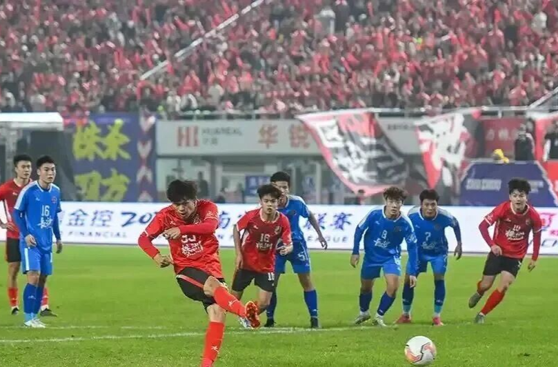 湘超有多火？116万余人在现场，33亿人次在网上，淘汰赛门票将上调……