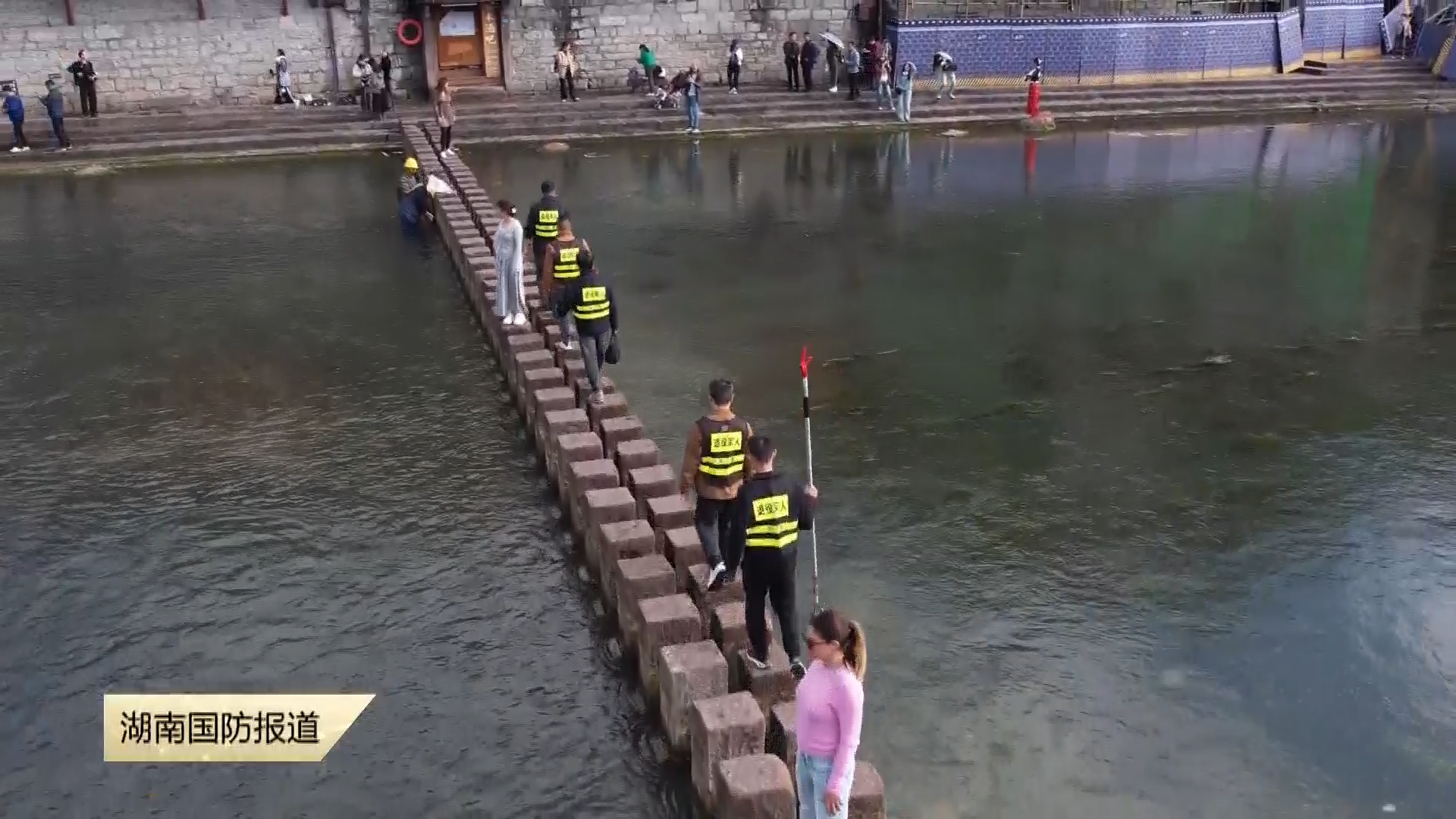 凤凰古城公益消防救援队——7年700余次救援 守护千年古镇的安全与温度