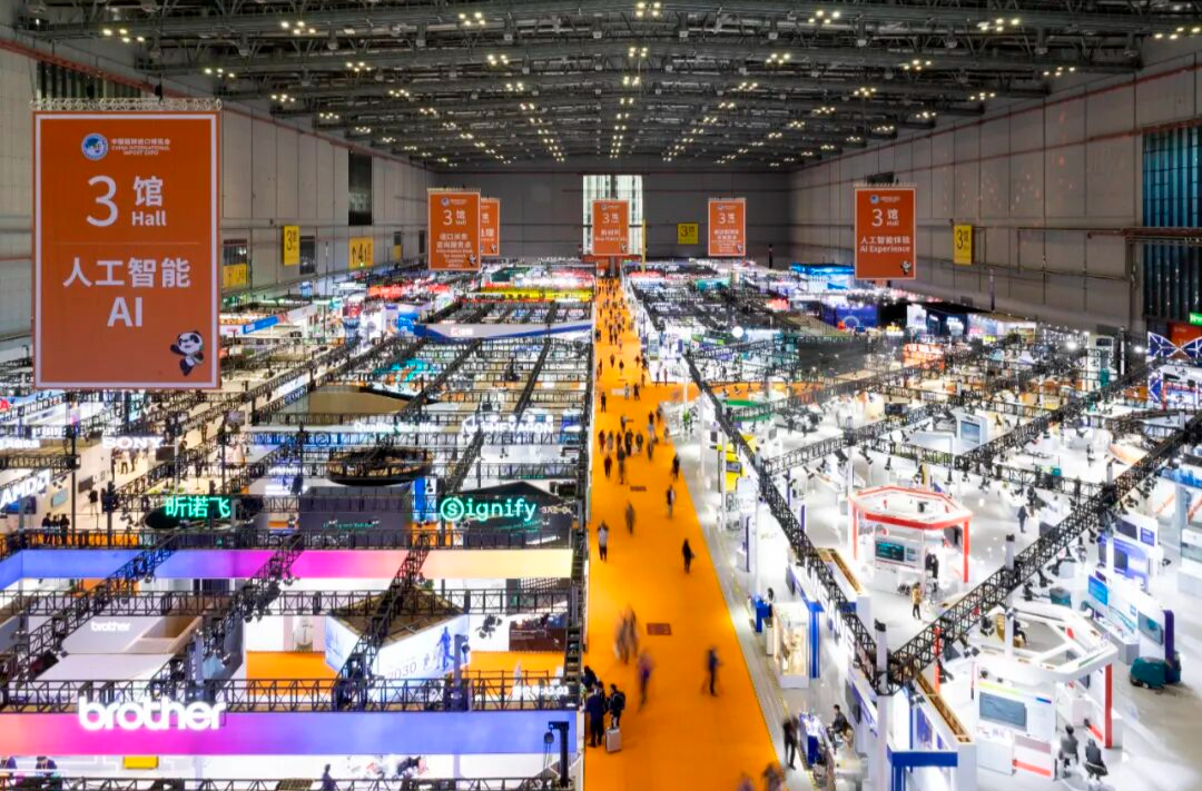 看，进博会上的教育高光时刻→