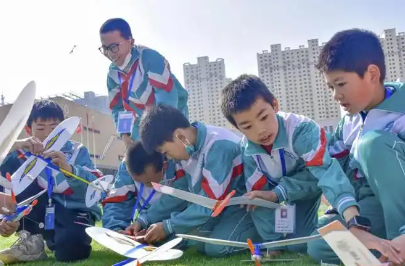 从兴趣到科创！七部门联合发文打造中小学科技教育新生态