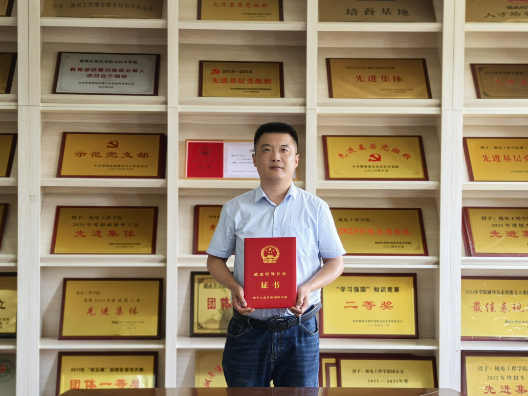 人物 | 廉良冲：深耕职教沃土，铸就匠师典范