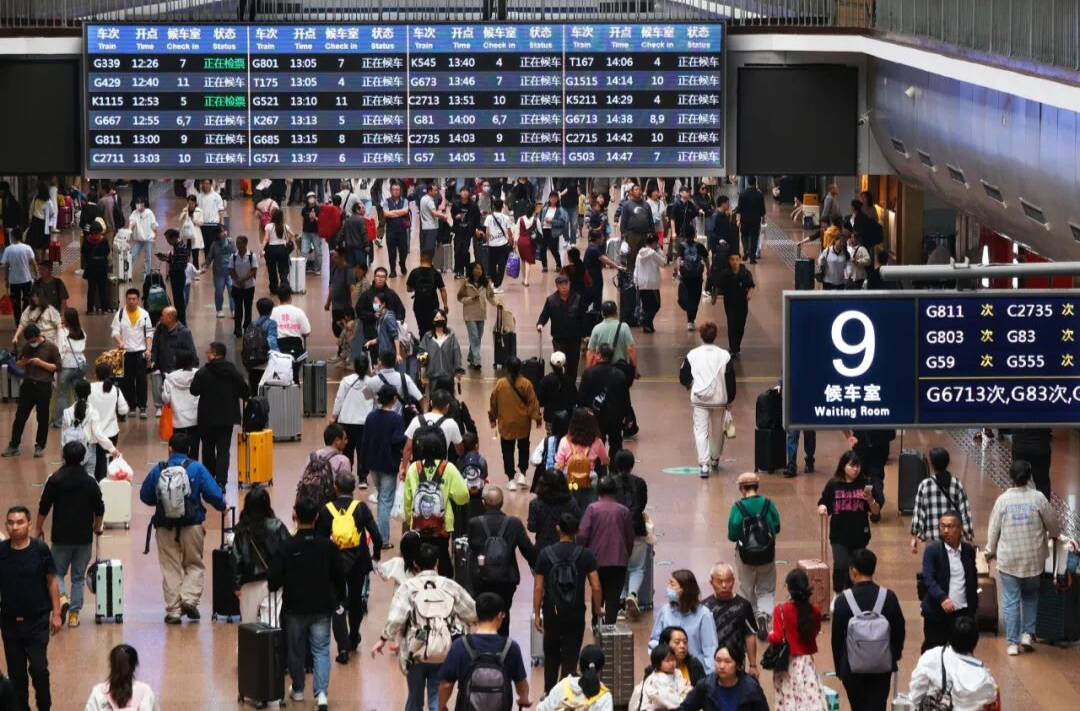 前10月全国铁路发送旅客39.5亿人次 创历史同期新高