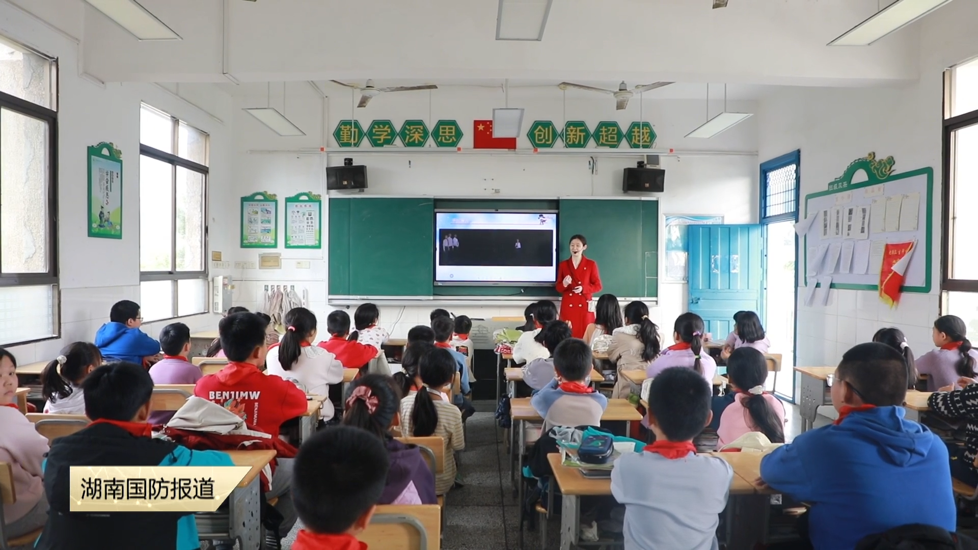 爱心助学暖人心 雷锋薪火育新苗