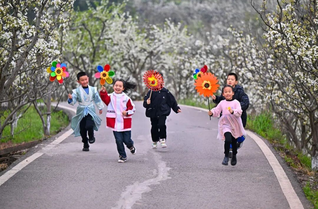 娃放春秋假 爸妈不在家？看各地“花式托管”接住焦虑