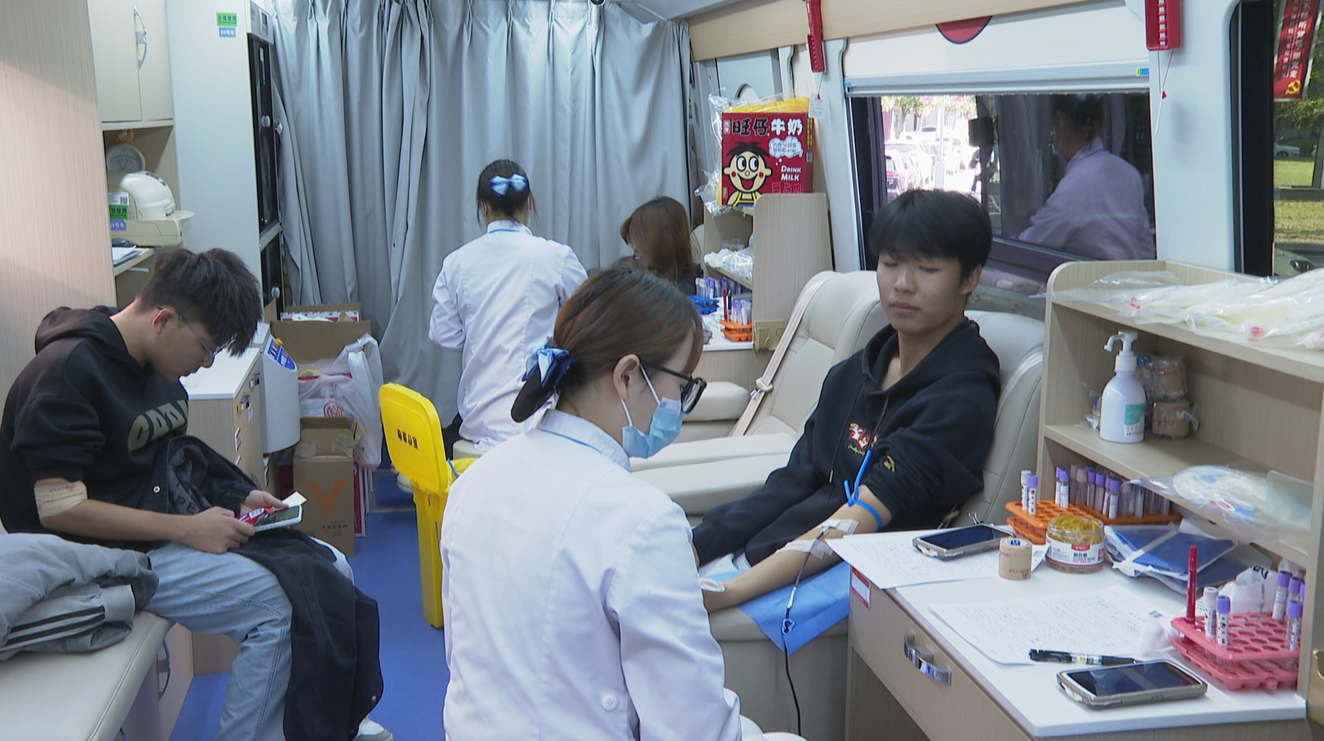 青春献热血 大学生用行动诠释“大爱担当”