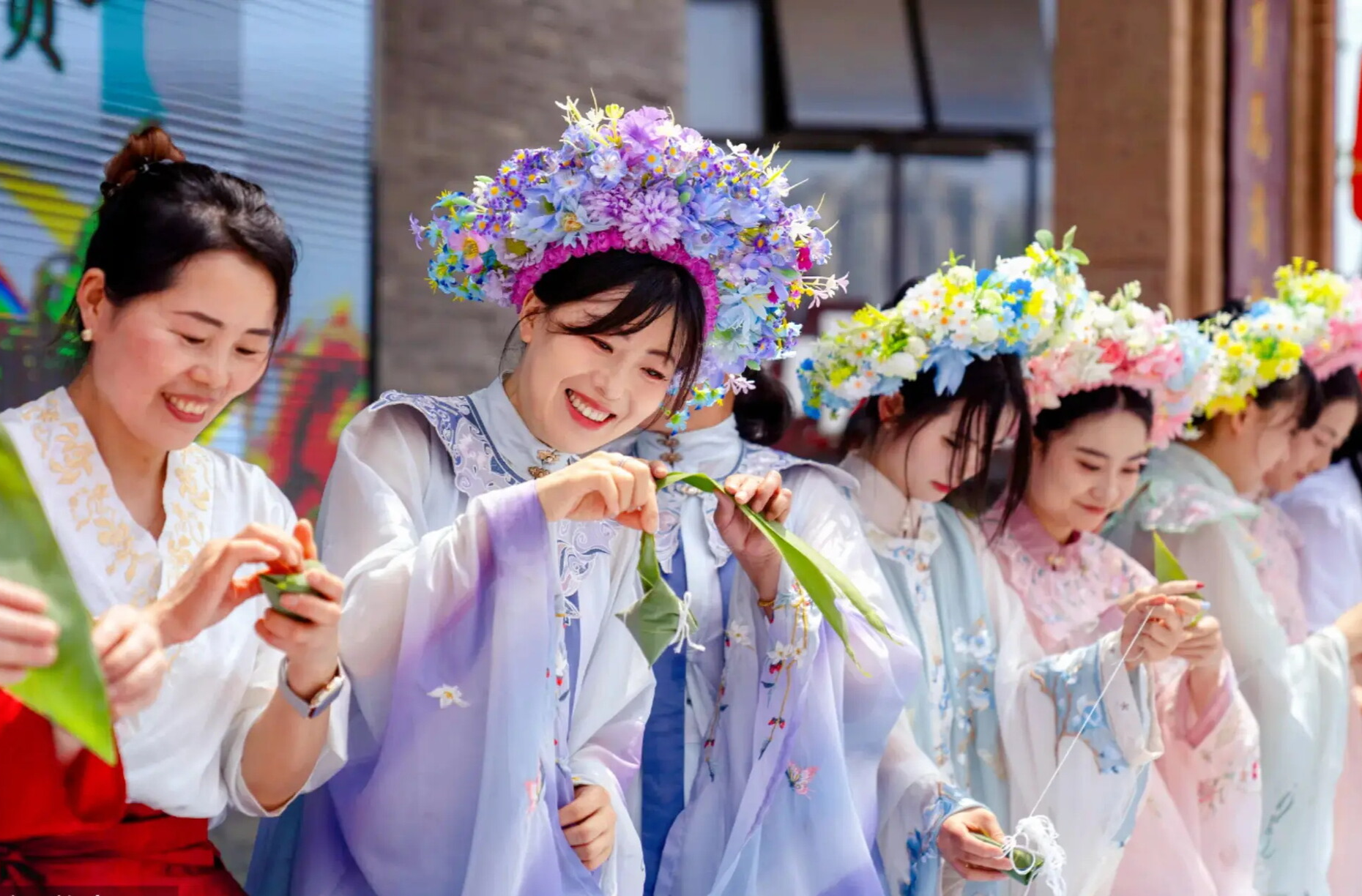 “小众非遗”何以成为年轻人“心头好”?