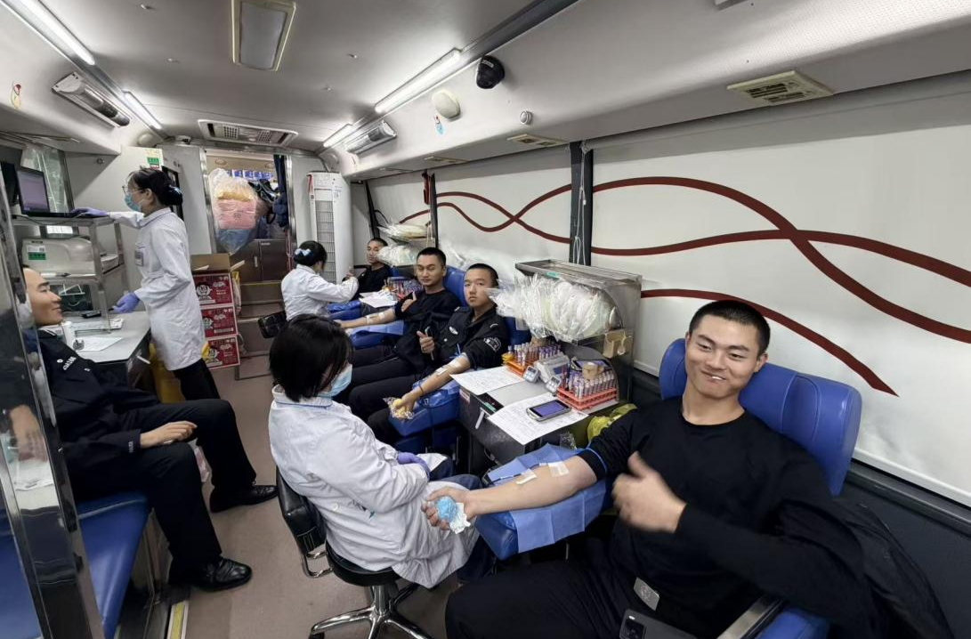 献血525人次！献血量162110毫升！这所高校师生是骄傲的“110”！
