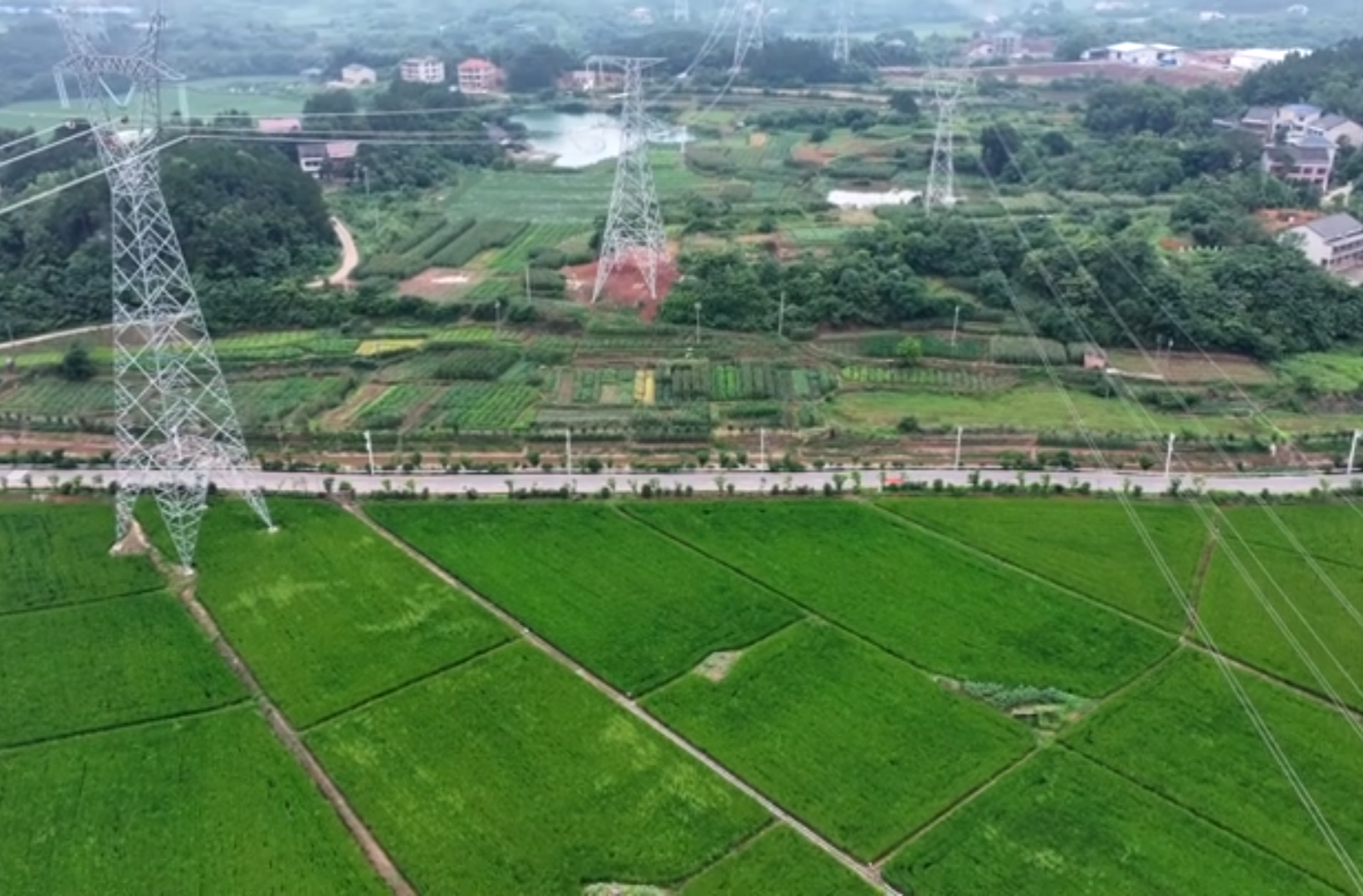 网络纪录片三等奖作品《绿电千里入湘记》